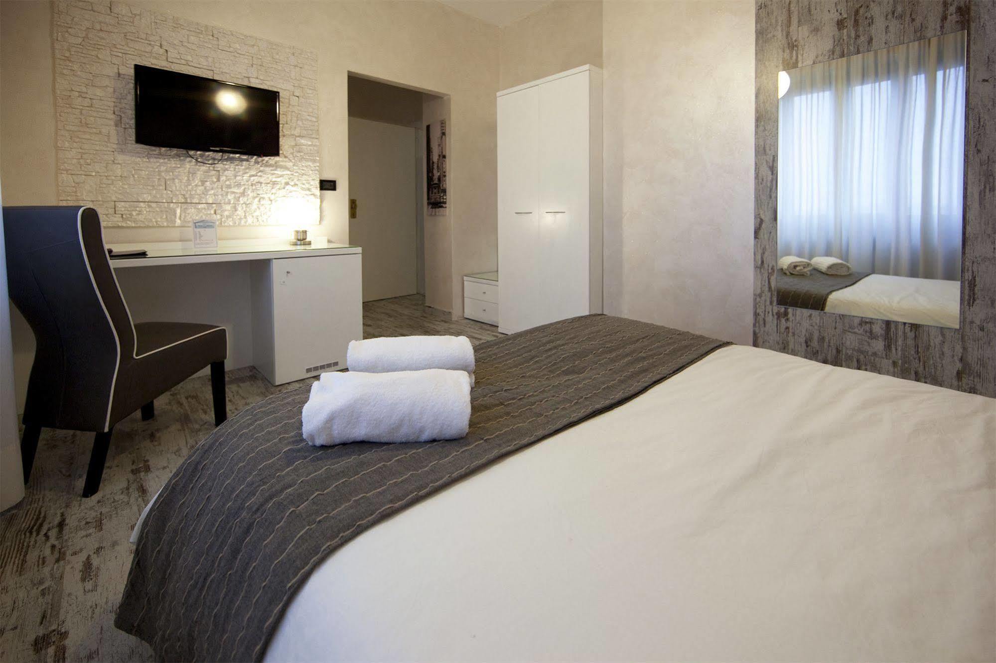 Piccolo Hotel Allamano Grugliasco Esterno foto